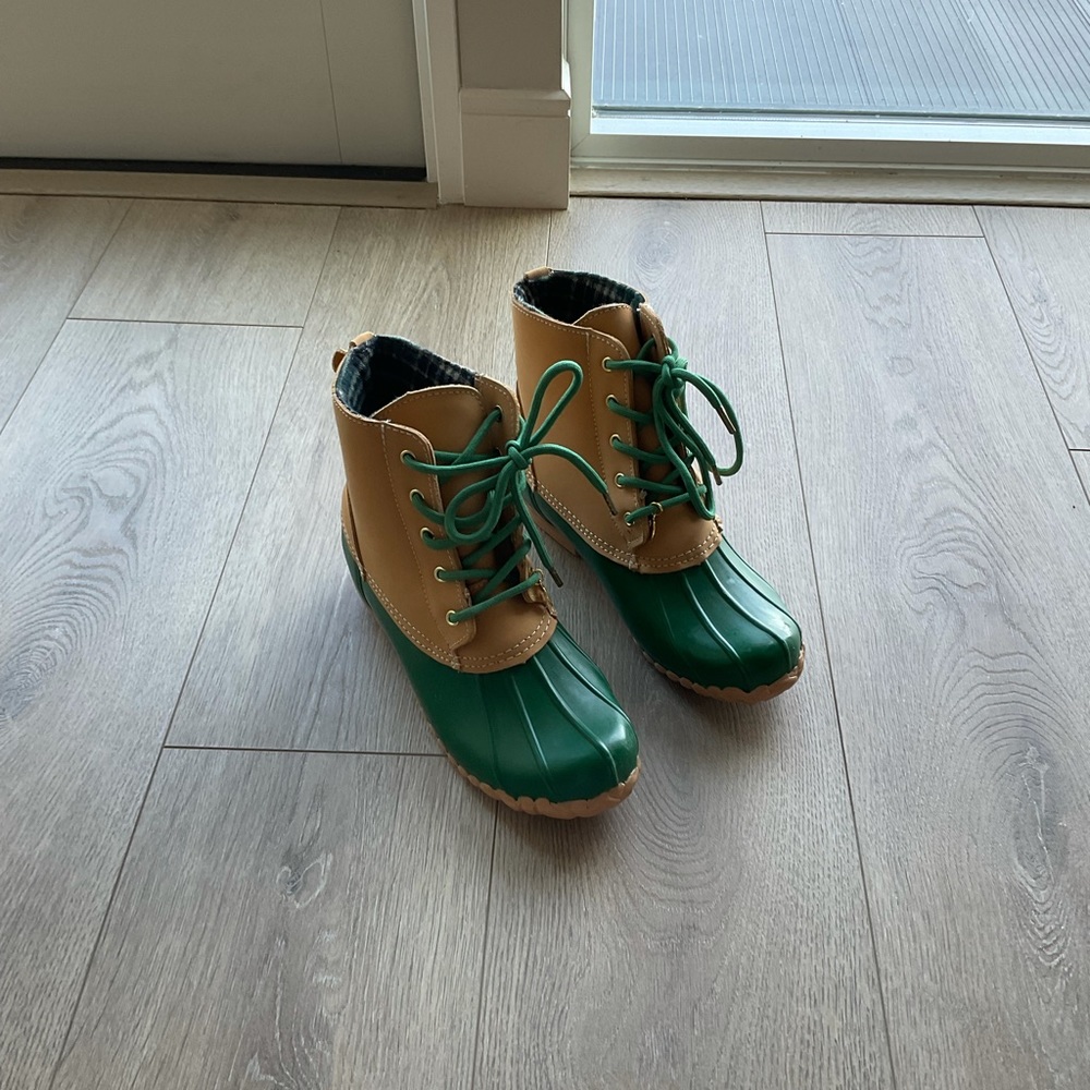 Duck boots